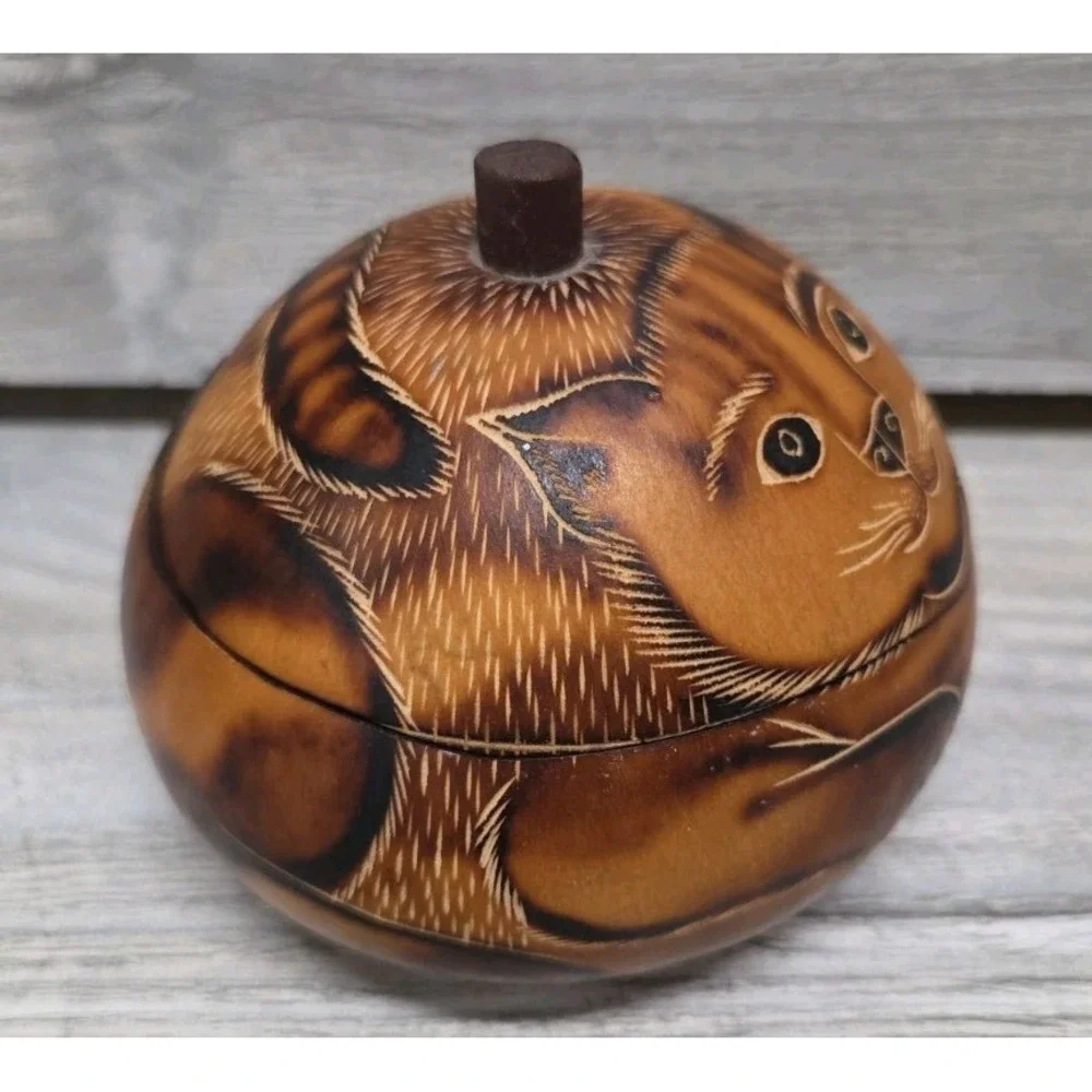 Ten Thousand Villages Hand Crafted & Carved Gourd Cat Trinket Box Made In PeruE4